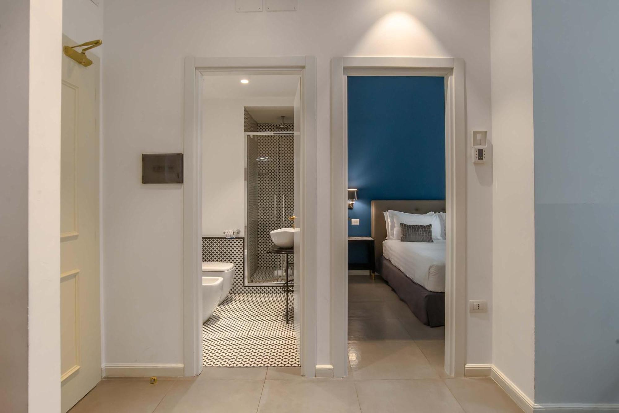 Boutique Metro 900 Naples